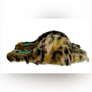 DIBA True NWT CAY LEE slipper, leopard print, cross toe straps. Size 8 or 9.